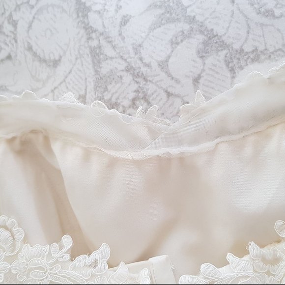 Bridal Gown - Enzoani Dakota Elegant Wedding Gown - Picture 9 of 16